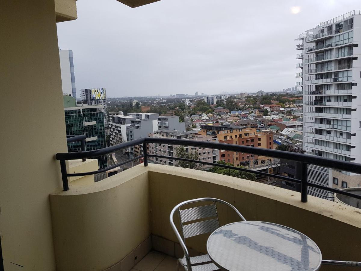 Parramatta Hotel Apartment Sidney Exterior foto